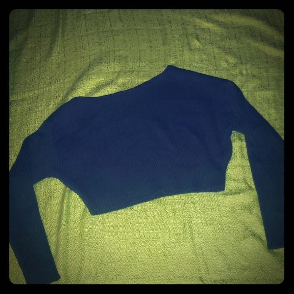 Never worn before cropped, off the shoulder sweate